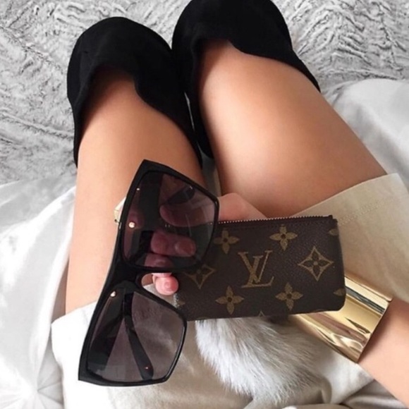 RESTOCK!! 🌟”Chic and Polished" Sunglasses - Picture 1 of 6